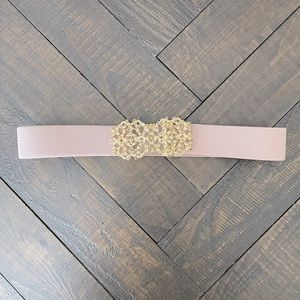 Bcbgmaxazria belt in size 4, tan color with gold